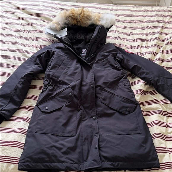 Canada Goose Women's navy ellesmere parka size medium NWT - Picture 4 of 6